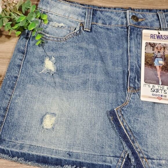Rewash distressed raw hem Medium Wash denim Mini skirt size 28 New - Picture 4 of 9